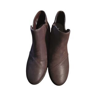 CLOUDSTEPPERS BY CLARKS SIZE 9 M